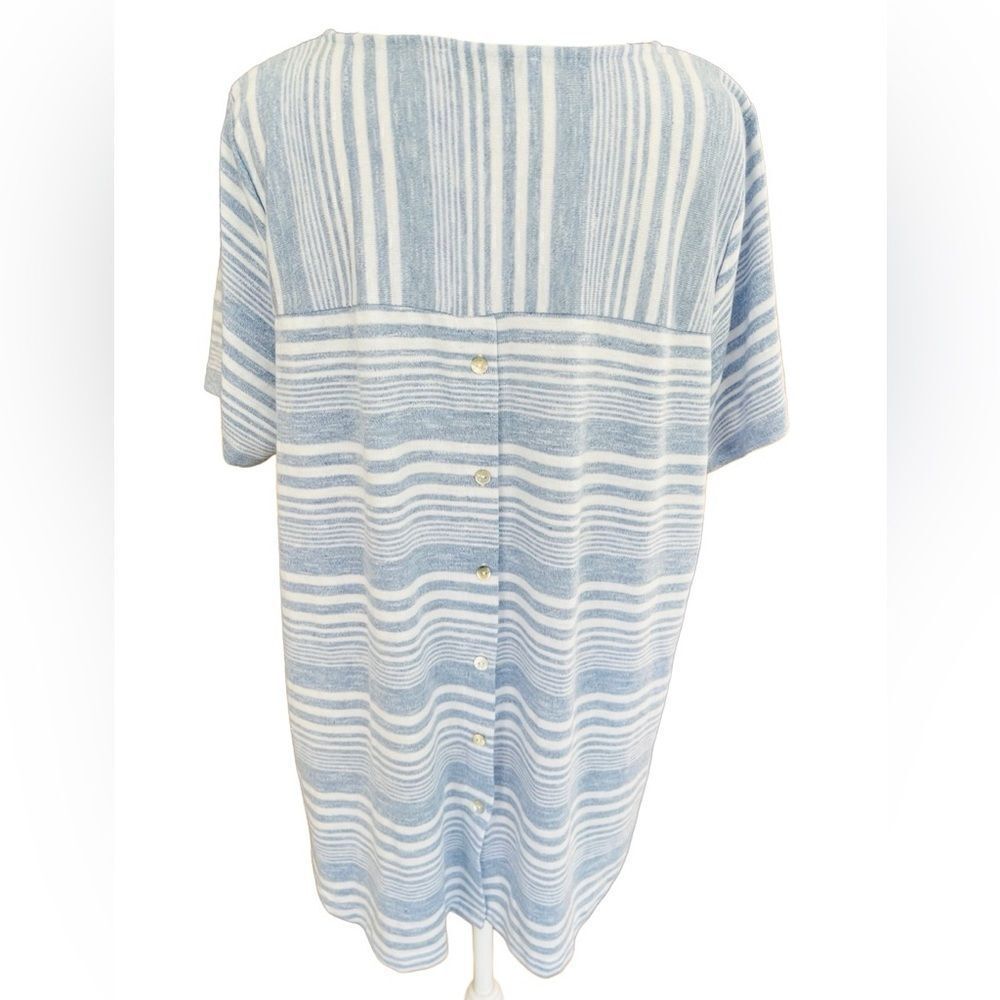 Rose & Olive blue & white striped knit top with buttons down the back size 1X - Picture 3 of 7